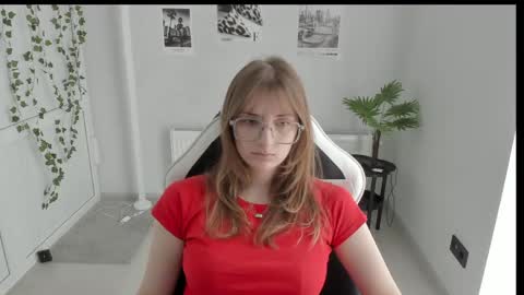 Snapshot of jenniestar chatting on 05/20/26, 12:00 Karla online show from 05/20/26, 12:00