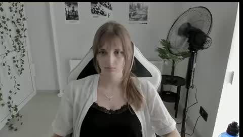 Snapshot of jenniestar chatting on 06/10/26, 12:37 Karla online show from 06/10/26, 12:37