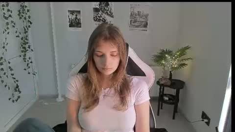 Snapshot of jenniestar chatting on 07/06/26, 12:24 Karla online show from 07/06/26, 12:24