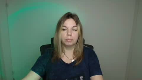 Snapshot of jennifer_moree chatting on 09/23/25, 05:32 Jennifer online show from 09/23/25, 05:32