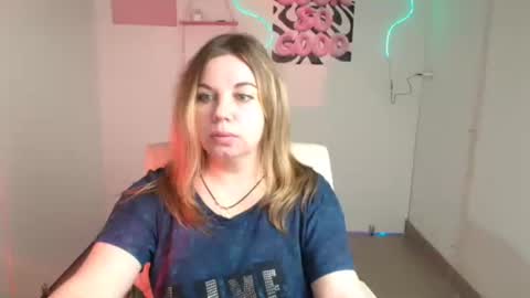 Snapshot of jennifer_moree chatting on 10/15/25, 06:35 Jennifer online show from 10/15/25, 06:35