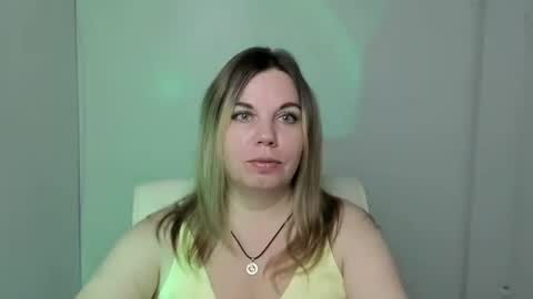 Snapshot of jennifer_moree chatting on 10/18/25, 05:43 Jennifer online show from 10/18/25, 05:43