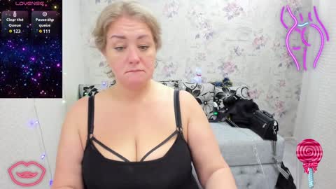 Snapshot of jenniferlight chatting on 12/30/24, 11:28 Jennifer online show from 12/30/24, 11:28