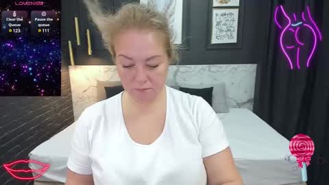Snapshot of jenniferlight chatting on 03/07/25, 08:33 Jennifer online show from 03/07/25, 08:33