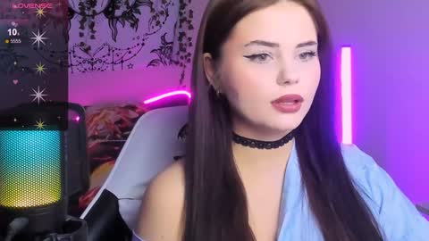 Snapshot of jenniferwandis77 chatting on 12/20/24, 04:14 Jenni online show from 12/20/24, 04:14