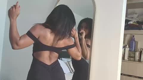 Jenn online show from 11/18/25, 06:45