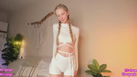 Jenny  online show from 12/17/25, 08:37