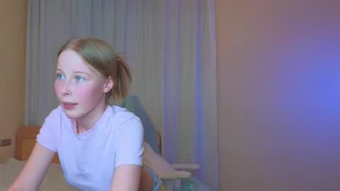 Snapshot of jenny_angelok chatting on 12/15/24, 01:11 Next broadcast on December 05 subject to change online show from 12/15/24, 01:11