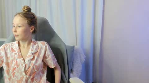 Snapshot of jenny_angelok chatting on 10/12/25, 12:37 Next broadcast on December 05 subject to change online show from 10/12/25, 12:37