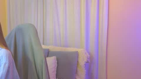 Snapshot of jenny_angelok chatting on 11/20/25, 12:27 Next broadcast on December 05 subject to change online show from 11/20/25, 12:27