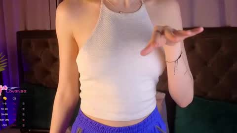 Snapshot of jenny_bunny_ chatting on 03/10/25, 07:32 jenny_bunny_ online show from 03/10/25, 07:32