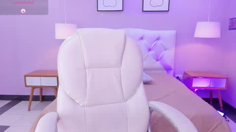 Snapshot of jenny_golden1 chatting on 02/07/25, 02:37 Jenny  online show from 02/07/25, 02:37