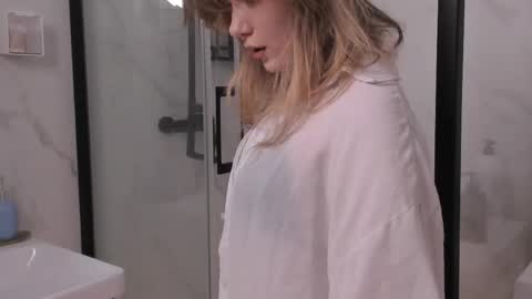 Jenny my next stream is on Saturday at 1 pmUTC Welcome to my WhatsApp 3 online show from 04/04/26, 01:08