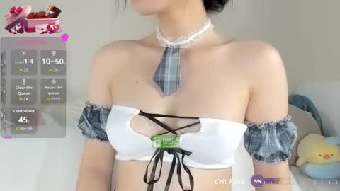 Snapshot of jenny_quinn18 chatting on 10/17/25, 02:37 Jenny online show from 10/17/25, 02:37