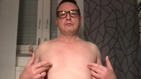 Snapshot of jens1975 chatting on 11/09/25, 06:23 jens1975 online show from 11/09/25, 06:23