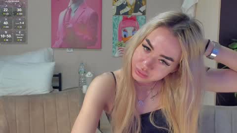 Hi hi We are Jessie and Betti online show from 12/06/24, 05:53