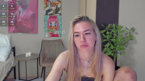 Hi hi We are Jessie and Betti online show from 12/07/24, 05:15