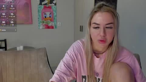 Hi hi We are Jessie and Betti online show from 02/02/25, 06:48