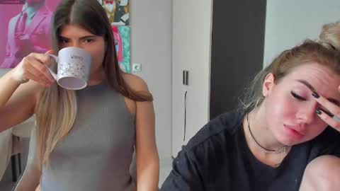 Hi hi We are Jessie and Betti online show from 03/01/25, 06:24