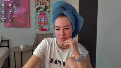 Hi hi We are Jessie and Betti online show from 03/04/25, 06:04