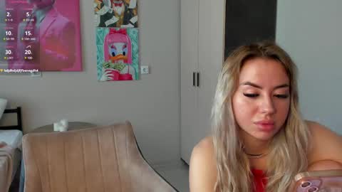 Hi hi We are Jessie and Betti online show from 03/12/25, 10:59