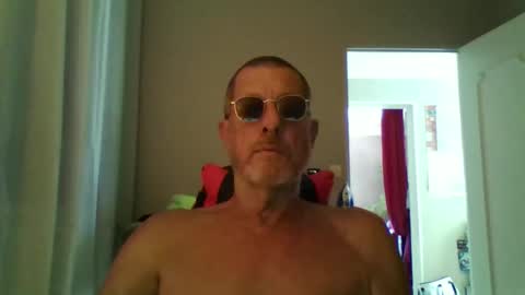 Snapshot of jerflor chatting on 09/15/25, 01:11 jerflor online show from 09/15/25, 01:11