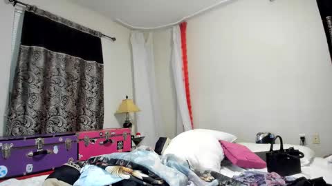 Snapshot of jerilynn chatting on 10/06/25, 11:29 Jeri Lynn online show from 10/06/25, 11:29