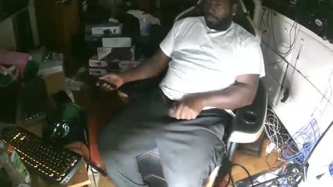 Snapshot of jerry0827 chatting on 10/13/25, 04:12 jerry johnson online show from 10/13/25, 04:12