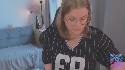 Snapshot of jess0e9 chatting on 06/20/26, 02:42 JessieVibes online show from 06/20/26, 02:42