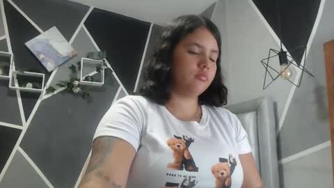 Snapshot of jess_beaut chatting on 02/14/25, 09:21 jess_beaut online show from 02/14/25, 09:21