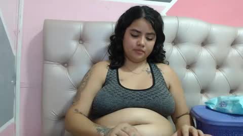 Snapshot of jess_beauty chatting on 12/11/24, 03:02 jess beauty online show from 12/11/24, 03:02