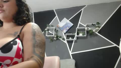 Snapshot of jess_beauty chatting on 01/27/25, 12:12 jess beauty online show from 01/27/25, 12:12