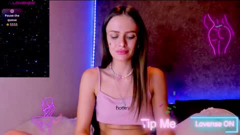 Snapshot of jess_kahawaty chatting on 11/19/25, 10:32 Jess online show from 11/19/25, 10:32