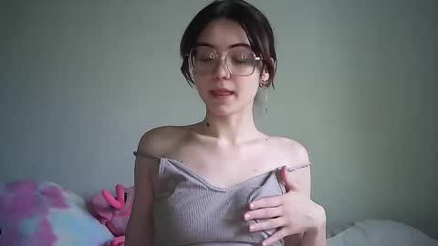 Snapshot of jessa_vibe chatting on 11/13/25, 07:18 Jessica but u can call me Jessa online show from 11/13/25, 07:18