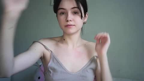 Snapshot of jessa_vibe chatting on 11/18/25, 08:19 Jessica but u can call me Jessa online show from 11/18/25, 08:19