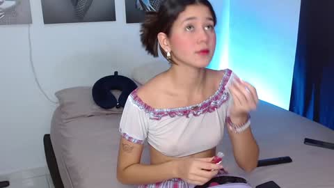 Snapshot of jessdant_luv chatting on 01/06/25, 05:30 Hello we are Jesse and Dante. online show from 01/06/25, 05:30