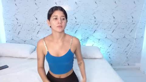 Snapshot of jessdant_luv chatting on 09/28/25, 03:45 Hello we are Jesse and Dante. online show from 09/28/25, 03:45