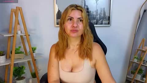 bella  adams online show from 10/17/25, 12:25