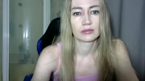 Snapshot of jessfox1 chatting on 12/30/24, 10:01 JessFox1 online show from 12/30/24, 10:01