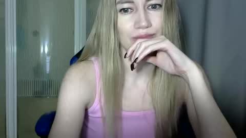 Snapshot of jessfox1 chatting on 12/31/24, 01:04 JessFox1 online show from 12/31/24, 01:04