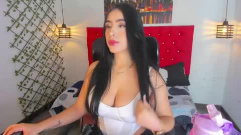 Snapshot of jessica_bellini chatting on 05/03/26, 04:51 Jessica online show from 05/03/26, 04:51
