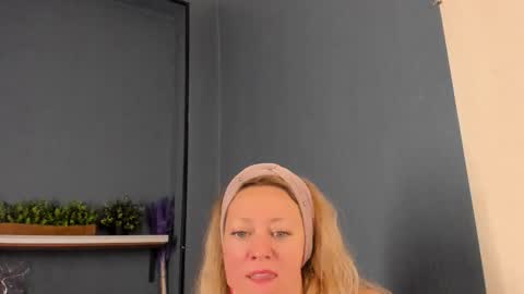 Jessica online show from 10/26/25, 04:02