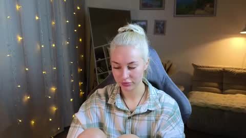 Snapshot of jessica_hanson chatting on 12/20/24, 06:13 Jessy online show from 12/20/24, 06:13