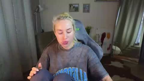 Snapshot of jessica_hanson chatting on 02/14/25, 06:45 Jessy online show from 02/14/25, 06:45