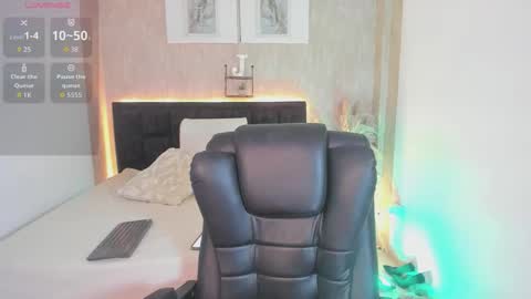 Jessi online show from 11/18/25, 04:22