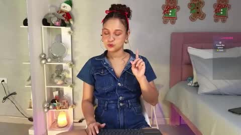 Snapshot of jessica_tom_ chatting on 12/22/25, 02:47 Jessica online show from 12/22/25, 02:47