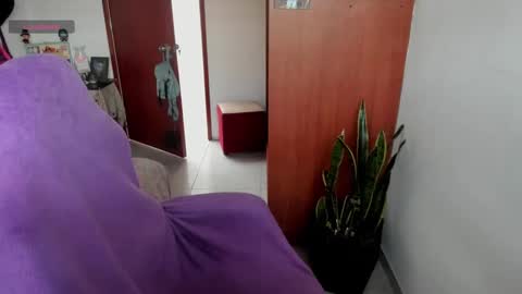 Snapshot of jessicarobbit chatting on 02/13/25, 12:43 jessicarobbit online show from 02/13/25, 12:43