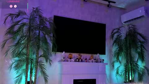 Gloria   online show from 04/25/26, 12:24