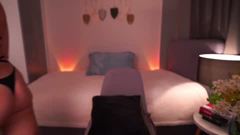 Jessica online show from 12/25/24, 07:24