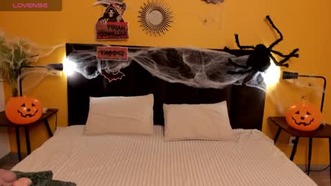 Jessie online show from 10/26/25, 01:44